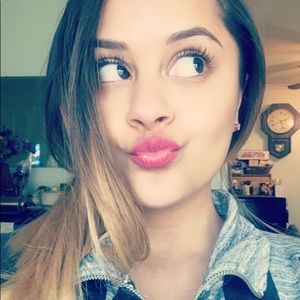 Meet your Posher, Roxanna